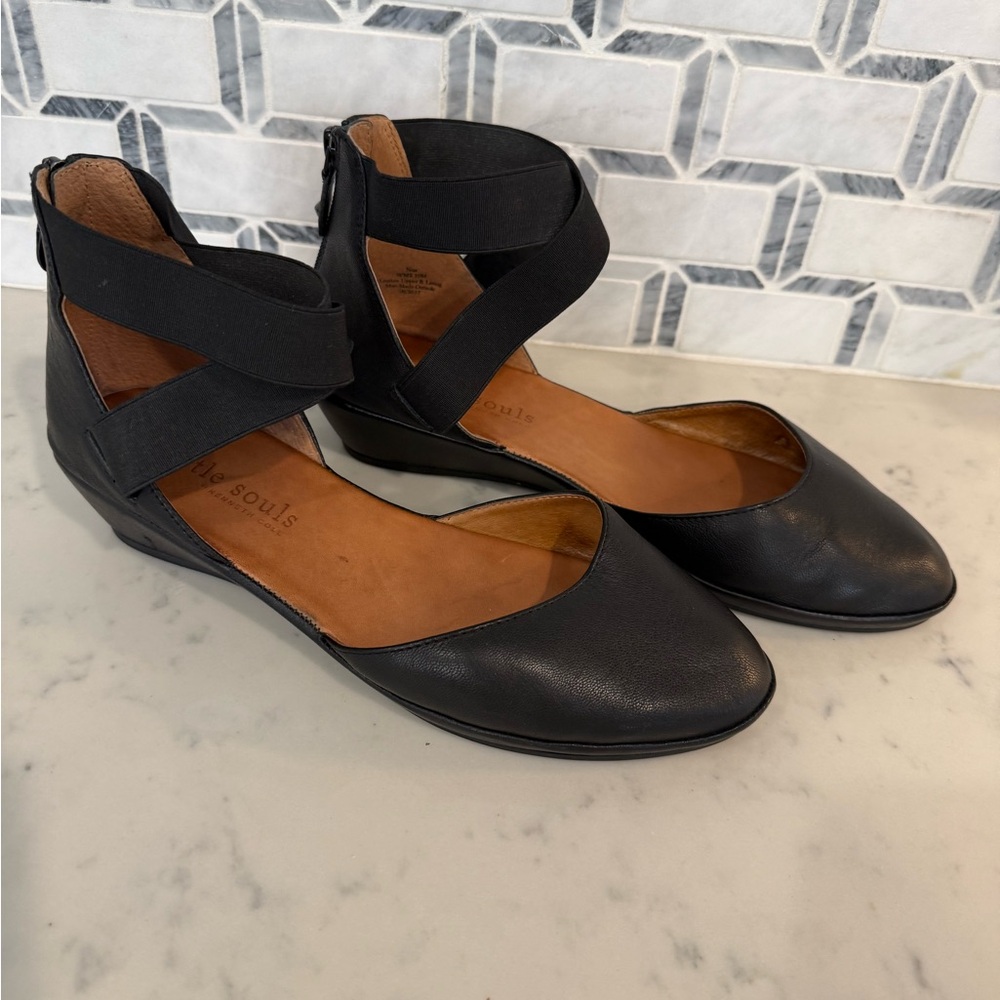 Gentle Souls by Kenneth Cole Noa Black Leather Ankle Strap Flats